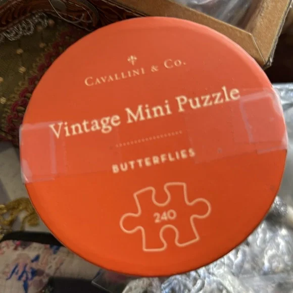 Papillons Butterflies Mini Puzzle 240 pieces -Red and Cream background - Picture 12 of 12